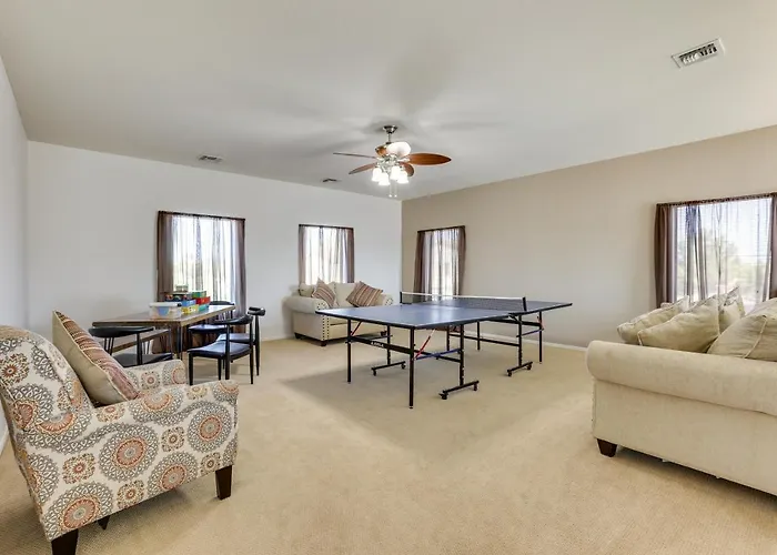 Pool, Game Room! Family-friendly Retreat
